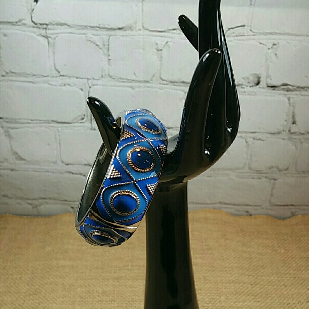 Spring Street Hinged Bangle Bracelet